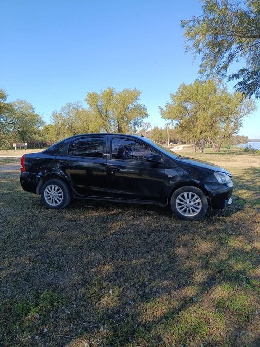 TOYOTA ETIOS XLS 2014