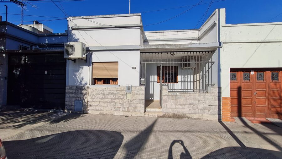 Casa de 2 dormitorios Feliciano y Alsina.