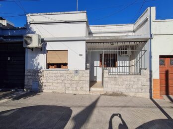 Casa de 2 dormitorios Feliciano y Alsina.