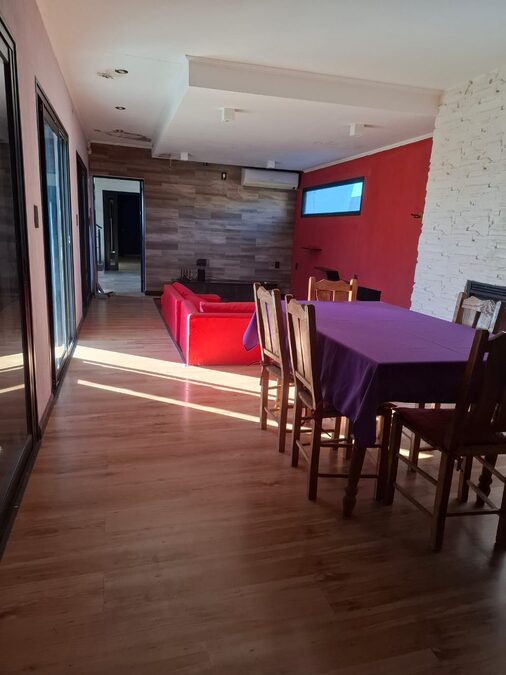 CASA/QUINTA MUY AMPLIA IDEAL "REUNIONES"