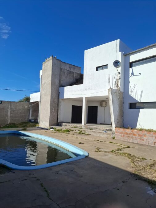 CASA/QUINTA MUY AMPLIA IDEAL "REUNIONES"