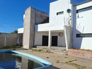 CASA/QUINTA MUY AMPLIA IDEAL "REUNIONES"