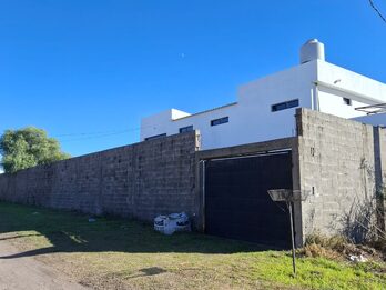 CASA/QUINTA MUY AMPLIA IDEAL "REUNIONES"