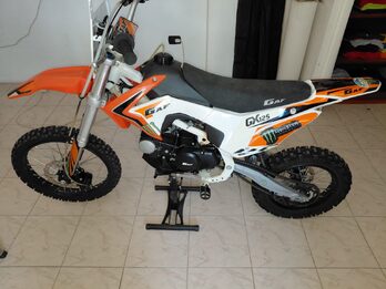 vendo moto poco uso por viaje