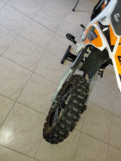 vendo moto poco uso por viaje