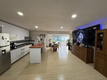 CASA MODERNA DE 3 DORMITORIOS CON PILETA | ZONA THOMPSON