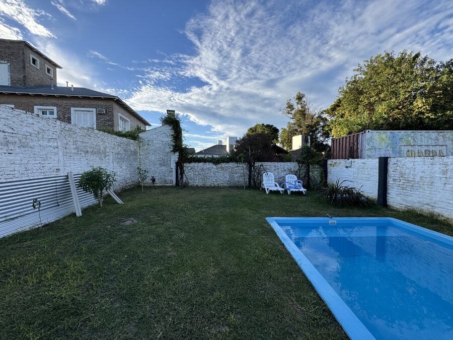 CASA MODERNA DE 3 DORMITORIOS CON PILETA | ZONA THOMPSON