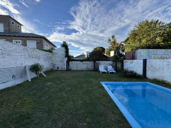 CASA MODERNA DE 3 DORMITORIOS CON PILETA | ZONA THOMPSON