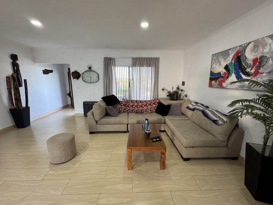 CASA MODERNA DE 3 DORMITORIOS CON PILETA | ZONA THOMPSON