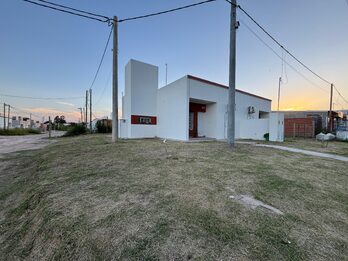 CASA A ESTRENAR DE 1 DORMITORIO - Zona Miguel David y Caputto