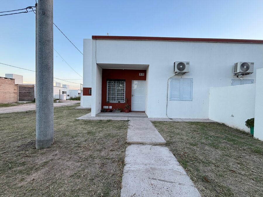 CASA A ESTRENAR DE 1 DORMITORIO - Zona Miguel David y Caputto