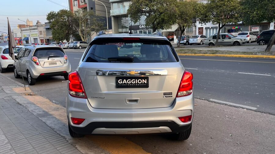 Excelente Chevrolet Tracker 1.8 LTZ Premier 4x2 GNC / 2018