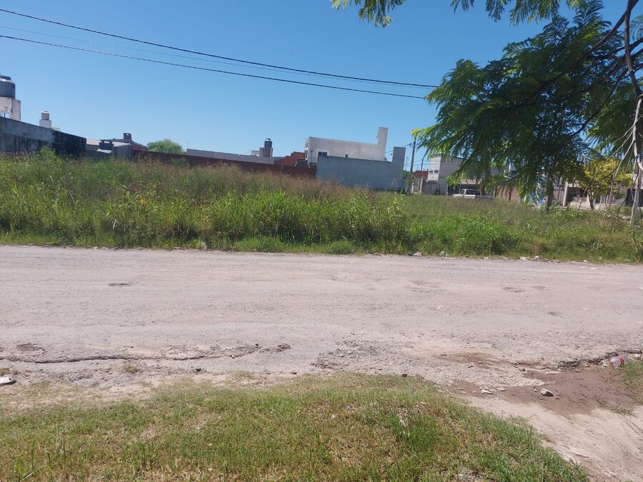 2 Lotes en Calle Garrigo a mts de Crislogo Larralde ( precio individual)