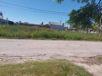 2 Lotes en Calle Garrigo a mts de Crislogo Larralde ( precio individual)