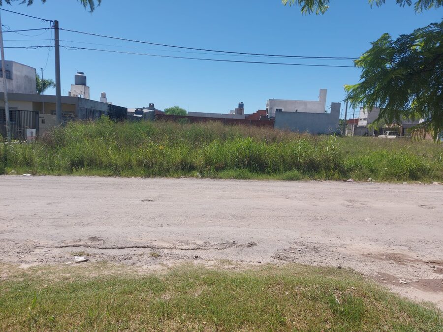 2 Lotes en Calle Garrigo a mts de Crislogo Larralde ( precio individual)