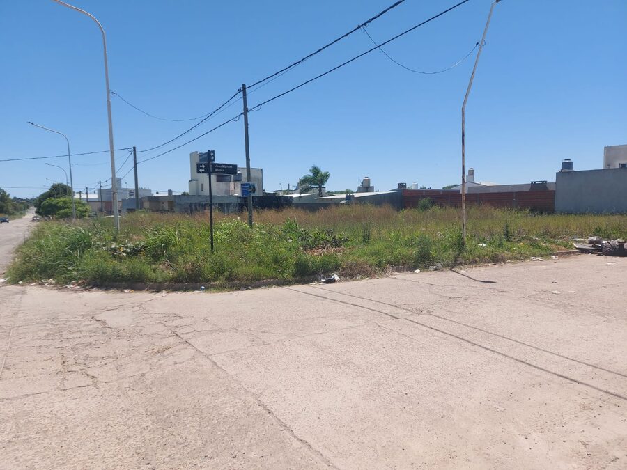 2 Lotes en Calle Garrigo a mts de Crislogo Larralde ( precio individual)