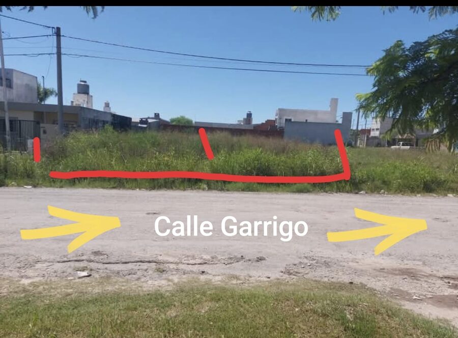 2 Lotes en Calle Garrigo a mts de Crislogo Larralde ( precio individual)