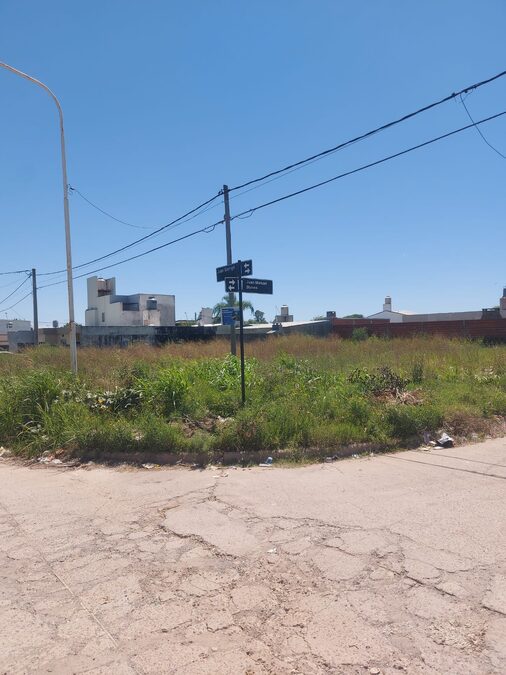 2 Lotes en Calle Garrigo a mts de Crislogo Larralde ( precio individual)
