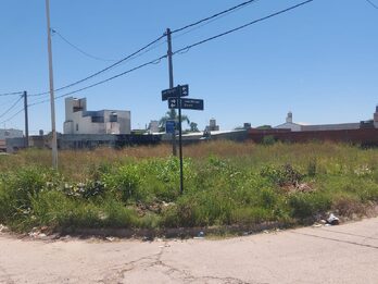2 Lotes en Calle Garrigo a mts de Crislogo Larralde ( precio individual)