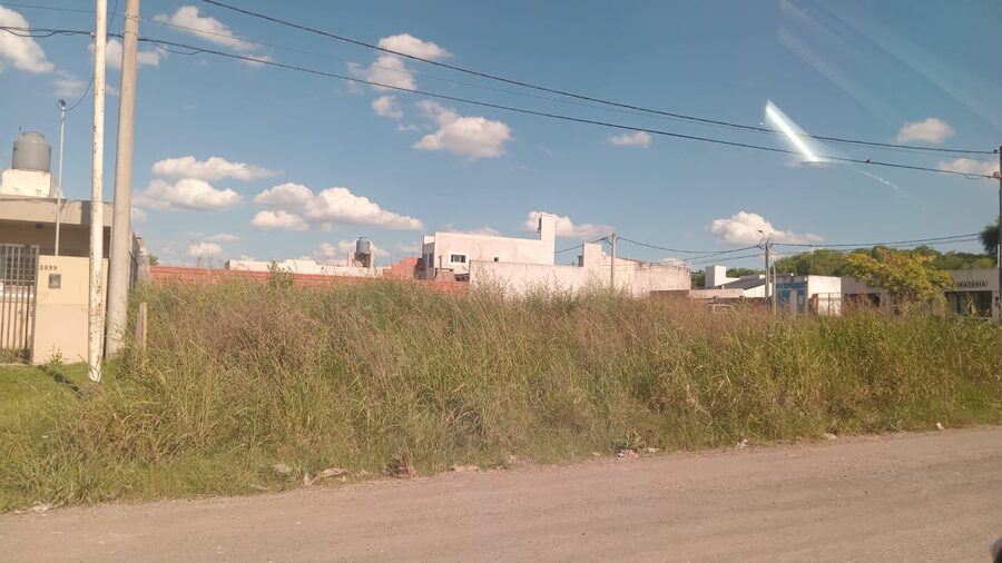 2 Lotes en Calle Garrigo a mts de Crislogo Larralde ( precio individual)