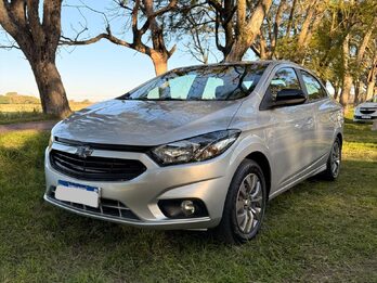 Chevrolet Onix Plus 1.4 MT Joy Black