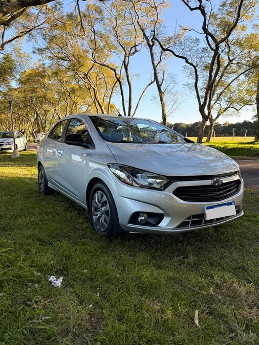 Chevrolet Onix Plus 1.4 MT Joy Black