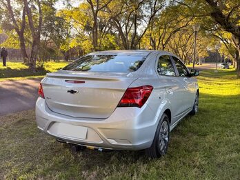 Chevrolet Onix Plus 1.4 MT Joy Black
