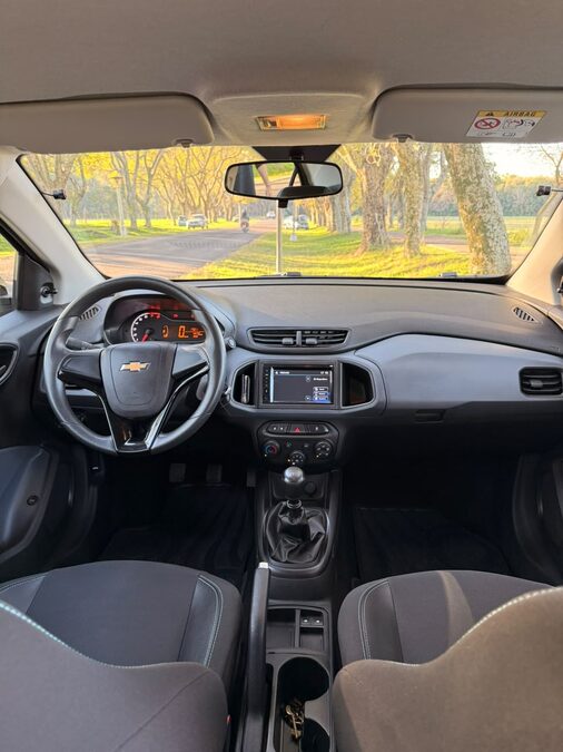 Chevrolet Onix Plus 1.4 MT Joy Black