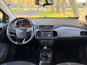 Chevrolet Onix Plus 1.4 MT Joy Black