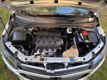 Chevrolet Onix Plus 1.4 MT Joy Black