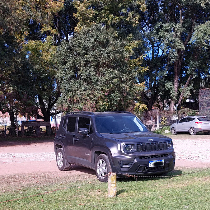 Jeep Renegade Sport AT.  Impecable!!