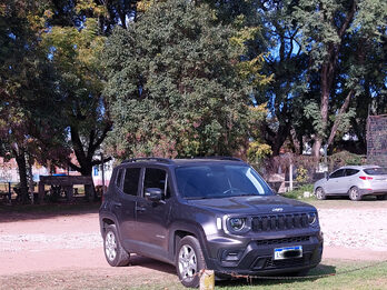 Jeep Renegade Sport AT.  Impecable!!