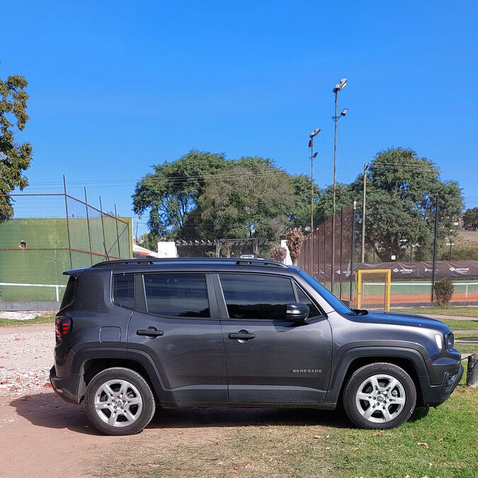 Jeep Renegade Sport AT.  Impecable!!