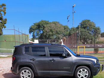 Jeep Renegade Sport AT.  Impecable!!