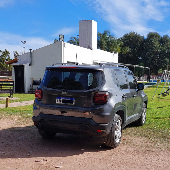 Jeep Renegade Sport AT.  Impecable!!