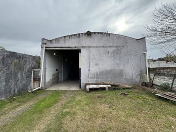ALQUILO GALPON - ZONA BLAS PARERA Y REGIS MARTINEZ