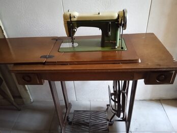 Vendo maquina de coser antigua