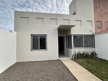VENTA CASA. GOBERNADOR FAUSTINO PARERA 2336