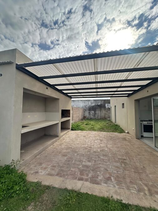 Las Madre Selvas 300 / Casa Dos Dormitorios