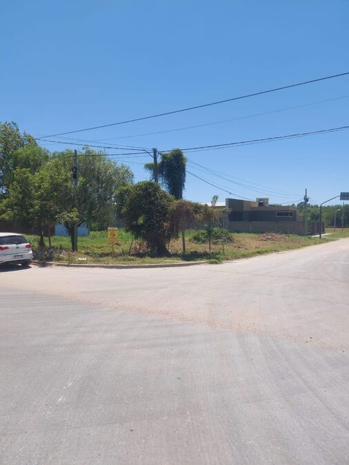 Inmejorable lugar para Galpón o Local.