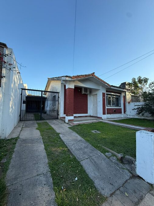Zona Av. Zanni y Provincias Unidas - Casa en Venta