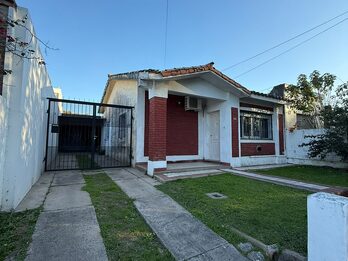 Zona Av. Zanni y Provincias Unidas - Casa en Venta