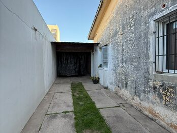 Zona Av. Zanni y Provincias Unidas - Casa en Venta