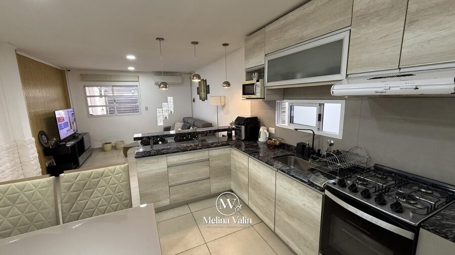 HERMOSO DUPLEX EN ORO VERDE, 2 DORM, COCHERA, PATIO Y PISCINA.