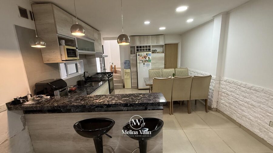 HERMOSO DUPLEX EN ORO VERDE, 2 DORM, COCHERA, PATIO Y PISCINA.