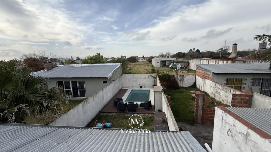 HERMOSO DUPLEX EN ORO VERDE, 2 DORM, COCHERA, PATIO Y PISCINA.