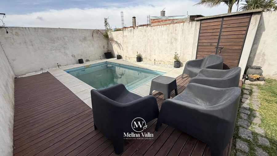 HERMOSO DUPLEX EN ORO VERDE, 2 DORM, COCHERA, PATIO Y PISCINA.