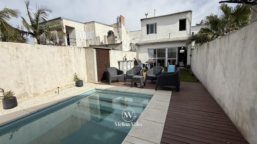 HERMOSO DUPLEX EN ORO VERDE, 2 DORM, COCHERA, PATIO Y PISCINA.