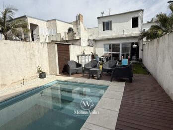 HERMOSO DUPLEX EN ORO VERDE, 2 DORM, COCHERA, PATIO Y PISCINA.