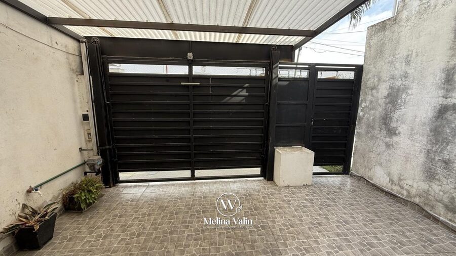 HERMOSO DUPLEX EN ORO VERDE, 2 DORM, COCHERA, PATIO Y PISCINA.